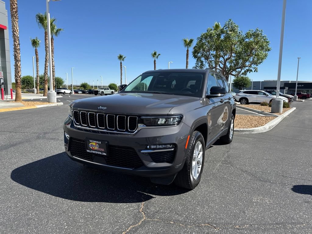 Used 2023 Jeep Grand Cherokee Limited AWD/4WD image 3