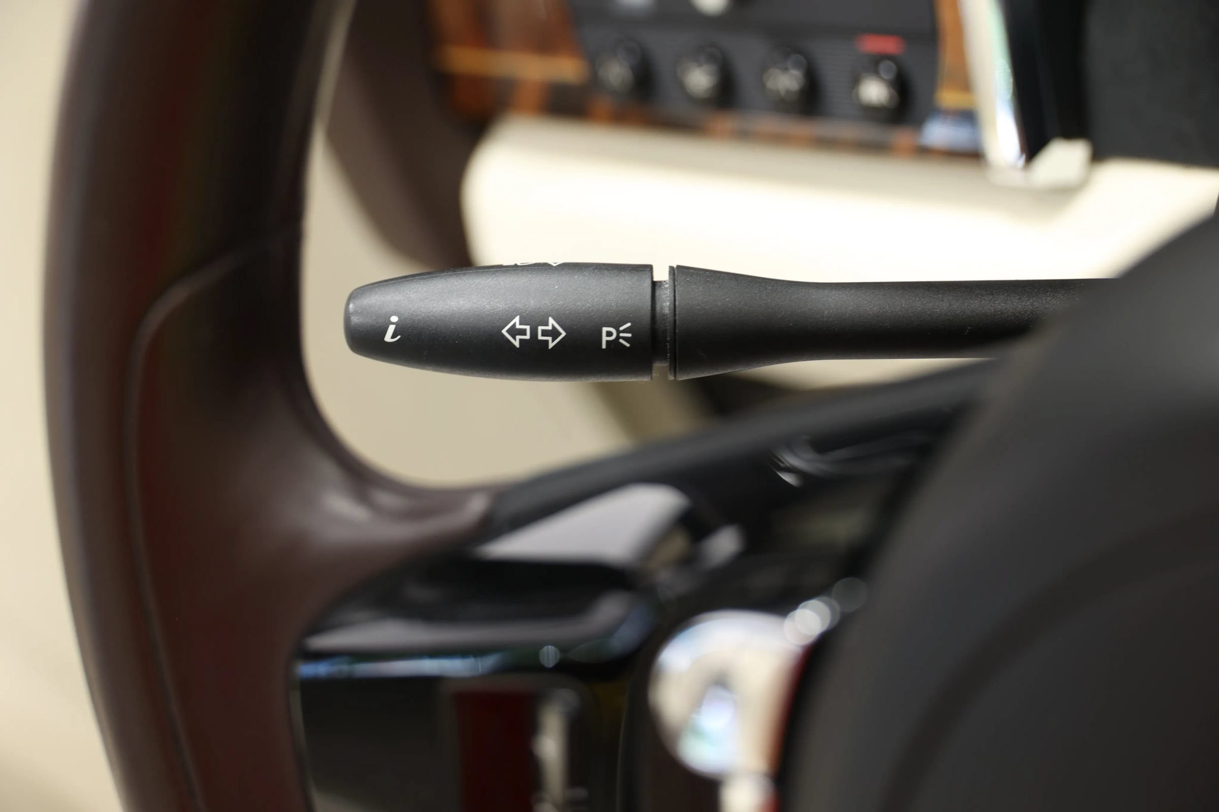 Used 2016 Rolls-Royce Ghost RWD image 32