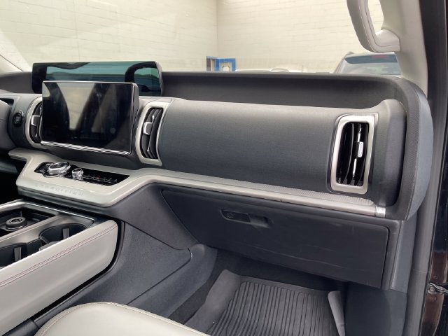 Used 2025 Ford Expedition Active AWD/4WD image 47