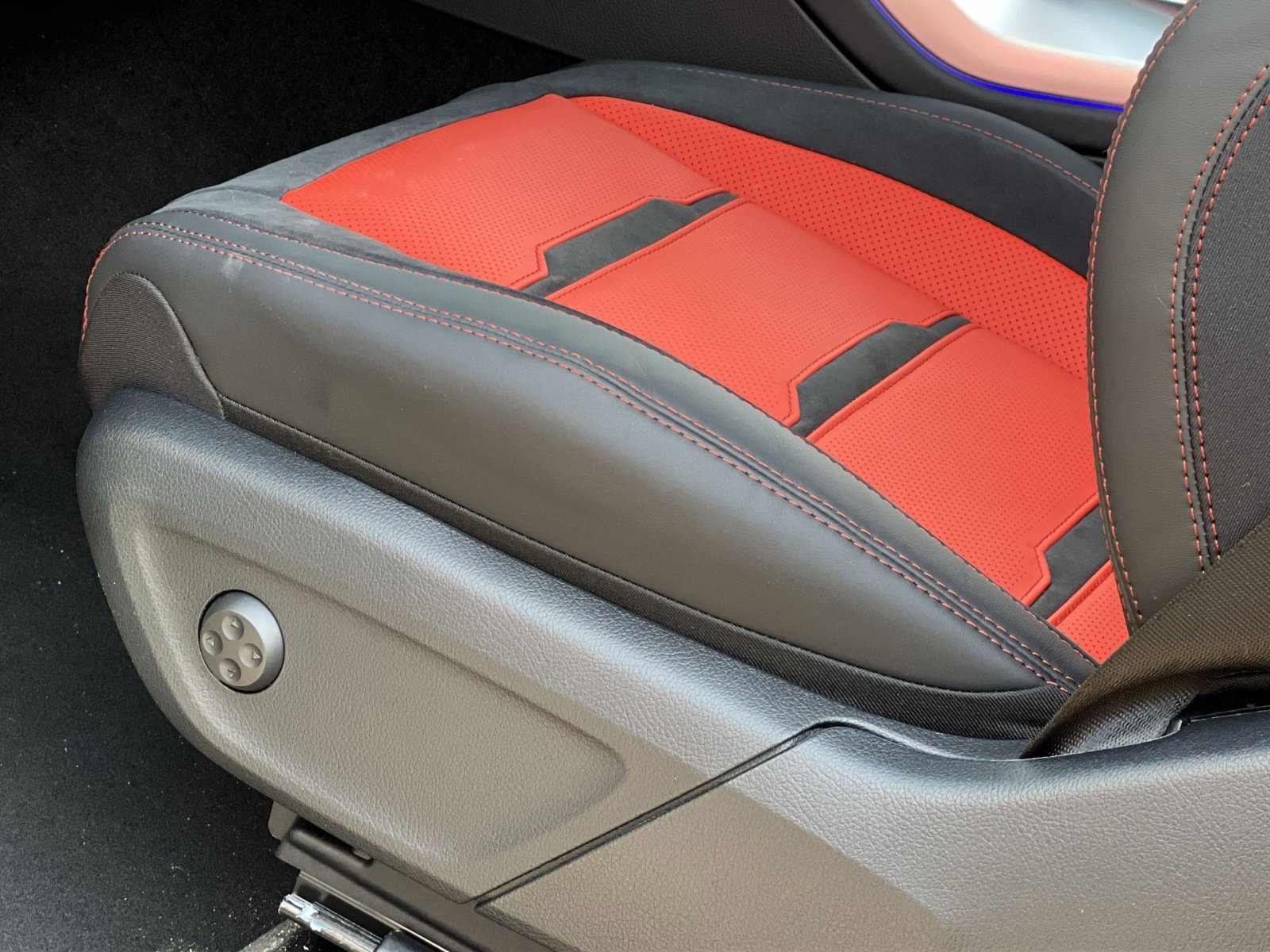 New 2026 Mercedes-Benz GLE 53 AMG 4MATIC Coupe image 12