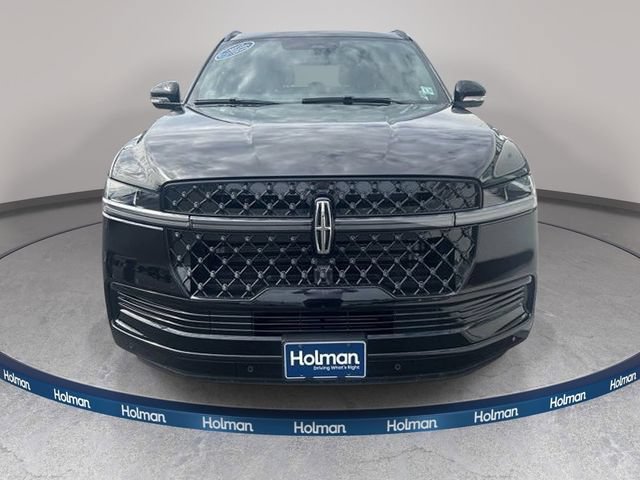 New 2026 Lincoln Navigator Reserve w/ Jet Appearance Package AWD/4WD image 2