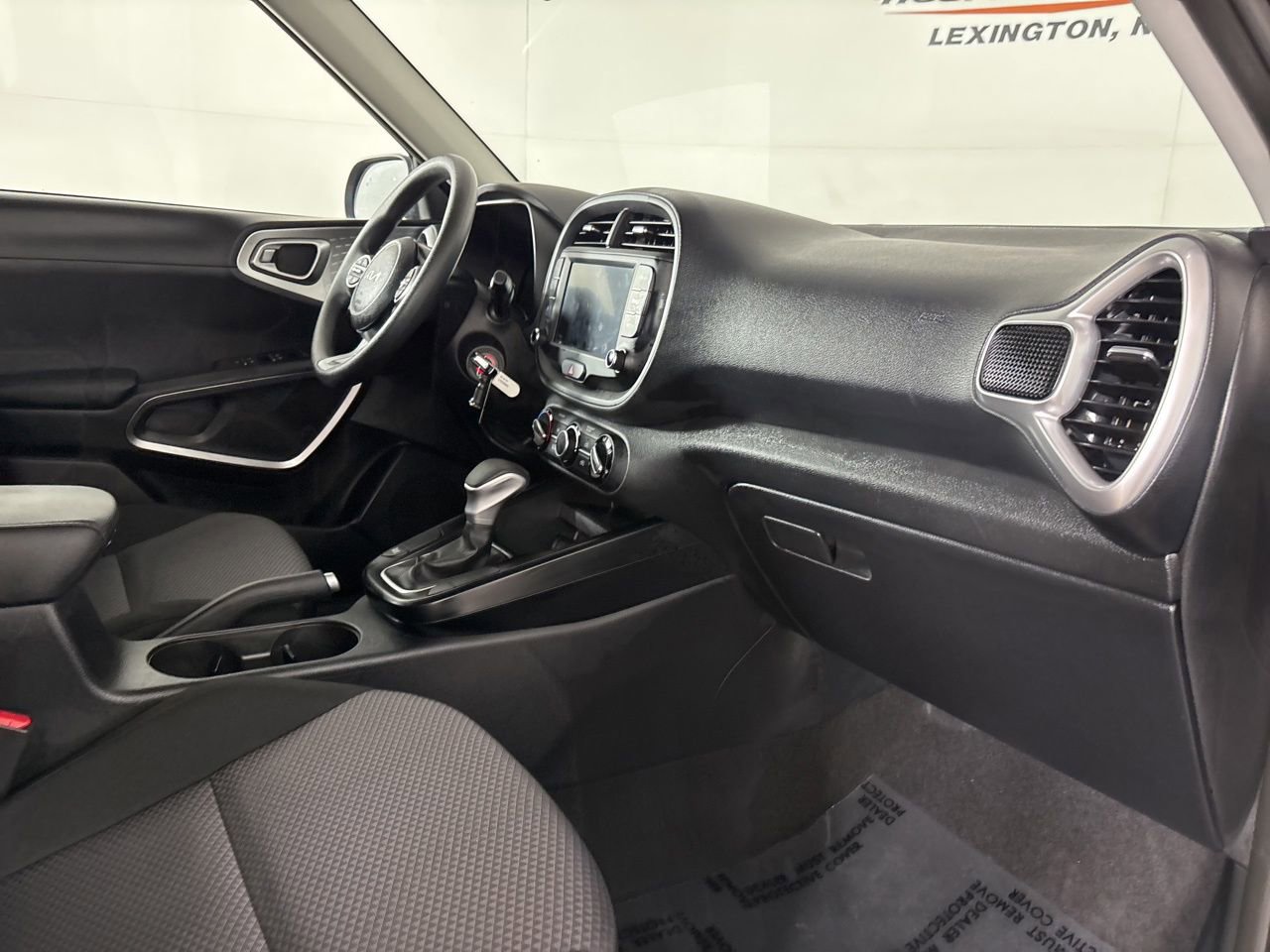 Used 2025 Kia Soul LX image 28
