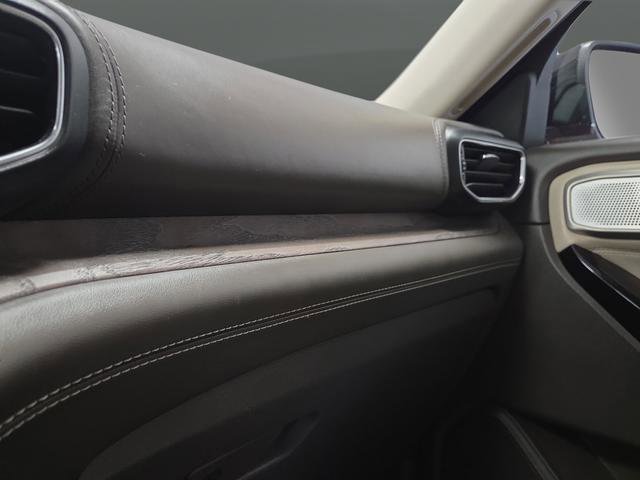 Used 2023 Ford Explorer Platinum w/ Technology Package image 30