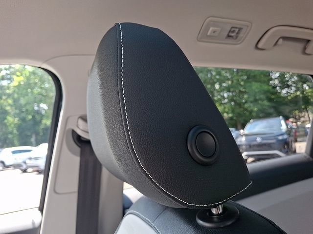 Certified 2025 Volkswagen Taos SEL AWD/4WD image 17