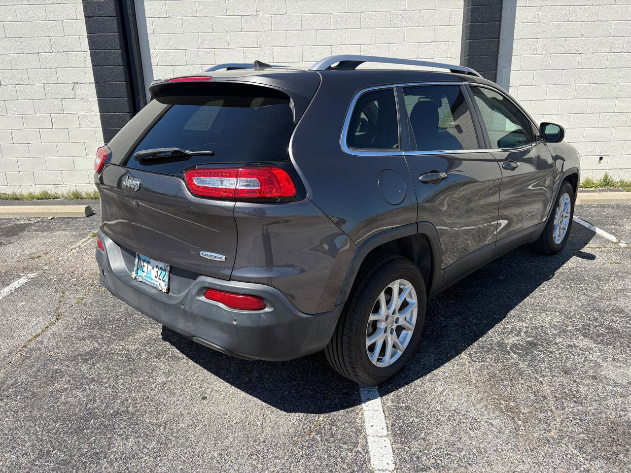 Used 2016 Jeep Cherokee Latitude image 3