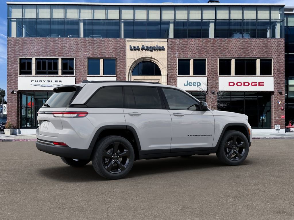 New 2025 Jeep Grand Cherokee Altitude image 4