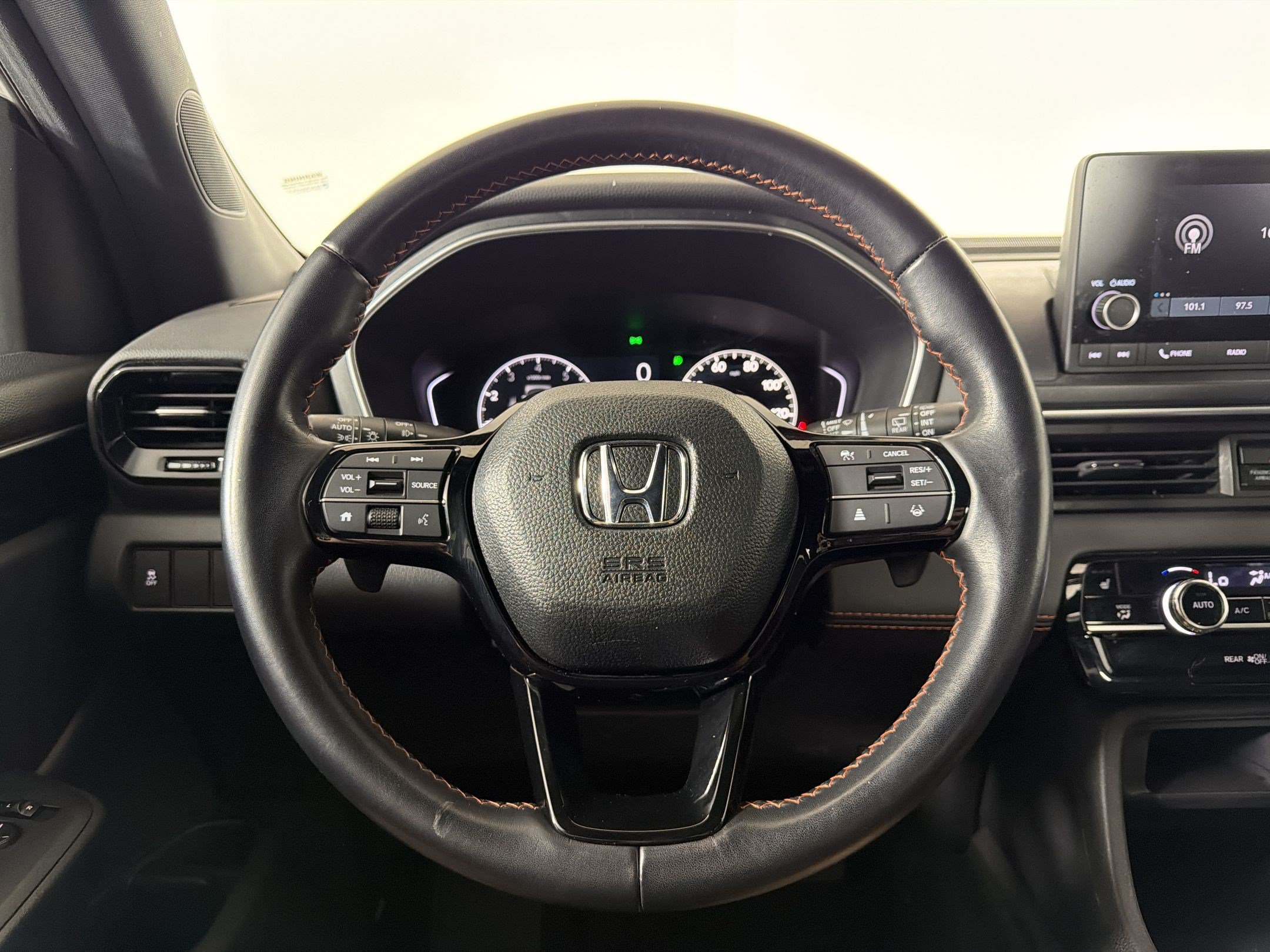 Used 2024 Honda Pilot Sport image 9
