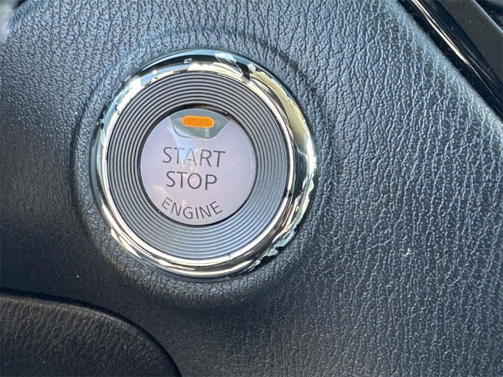 Used 2019 Nissan Pathfinder SV image 22