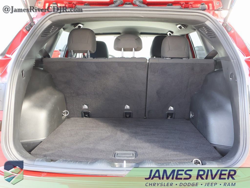 Used 2024 Jeep Compass Sport image 14