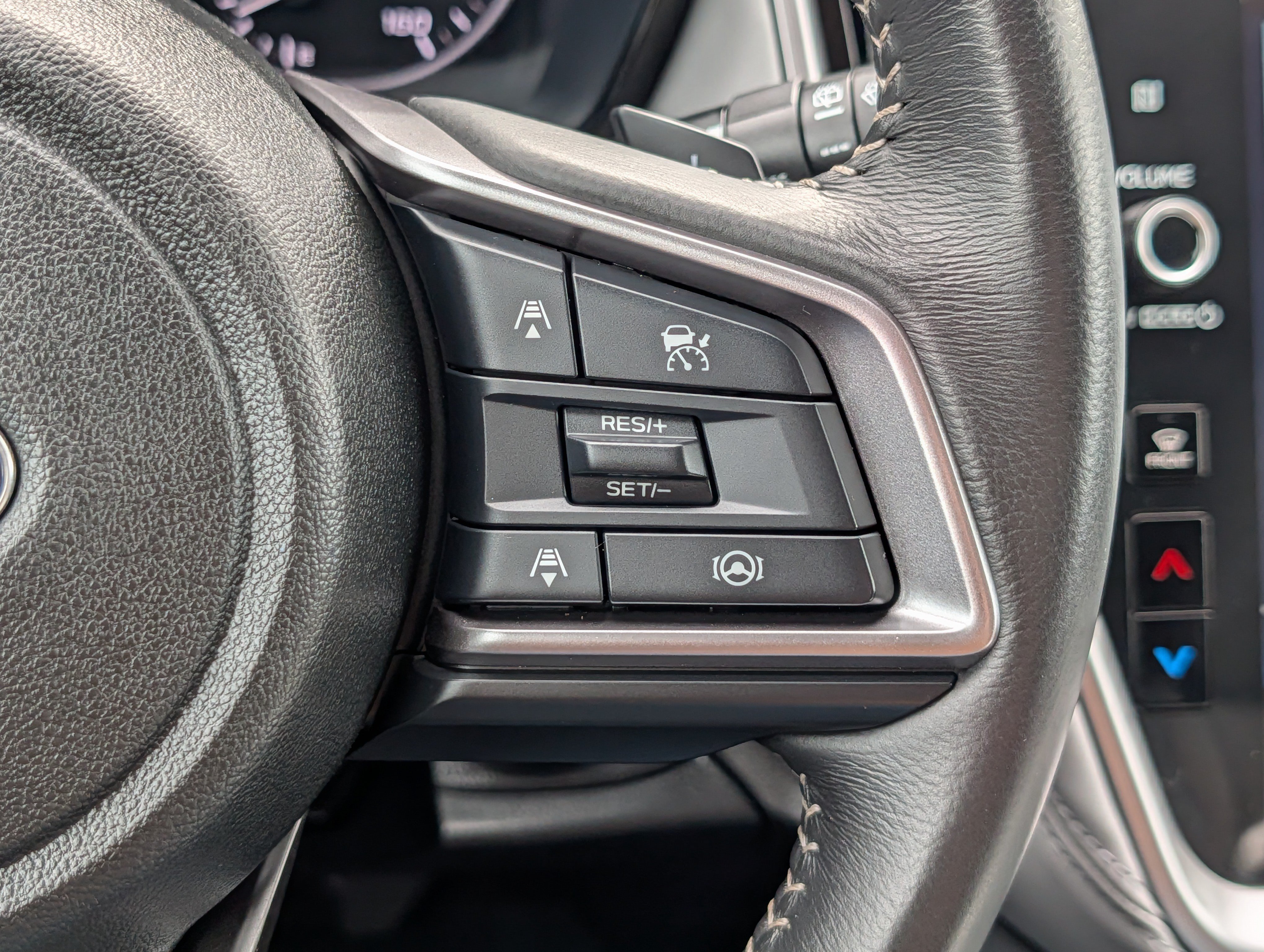 Certified 2025 Subaru Outback Premium AWD/4WD image 30