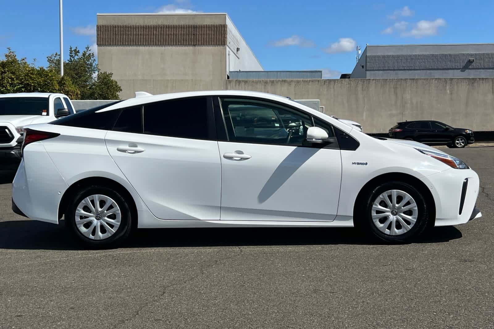 Certified 2022 Toyota Prius LE FWD image 6
