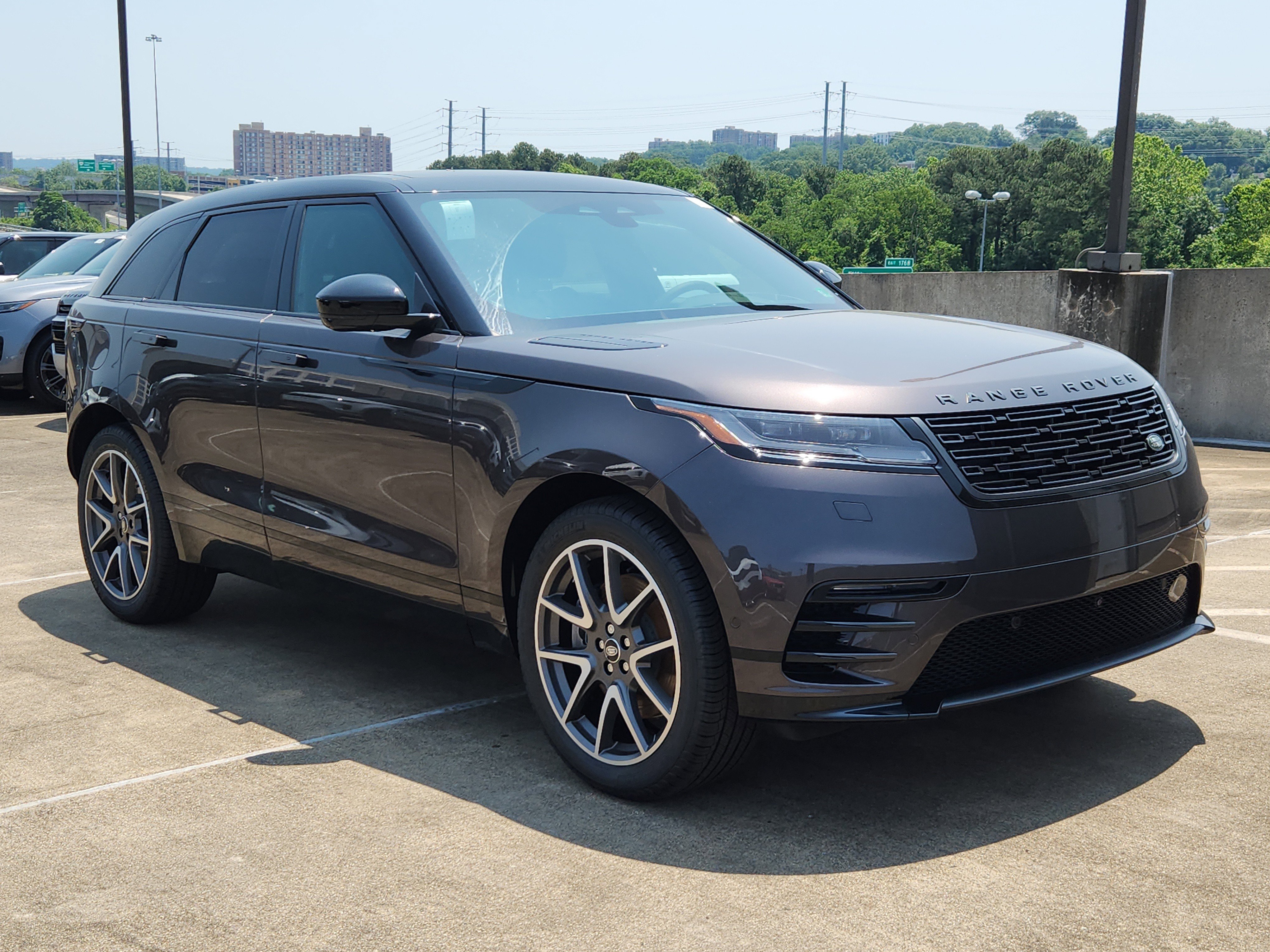 New 2026 Land Rover Range Rover Velar Dynamic SE image 10
