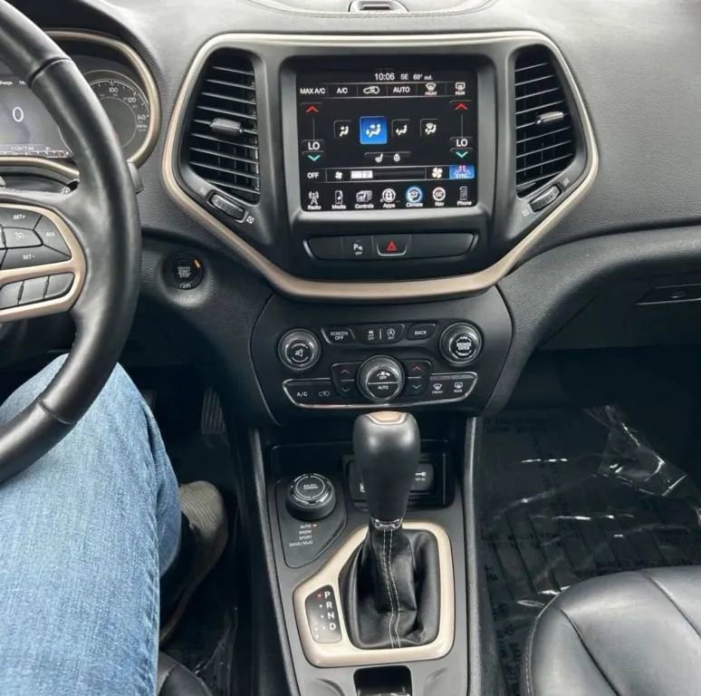 Used 2018 Jeep Cherokee Limited AWD/4WD image 12