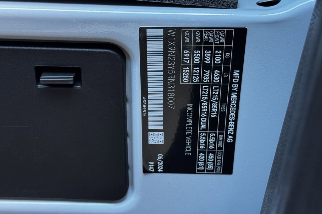 Used 2024 Mercedes-Benz Sprinter 4500 image 19