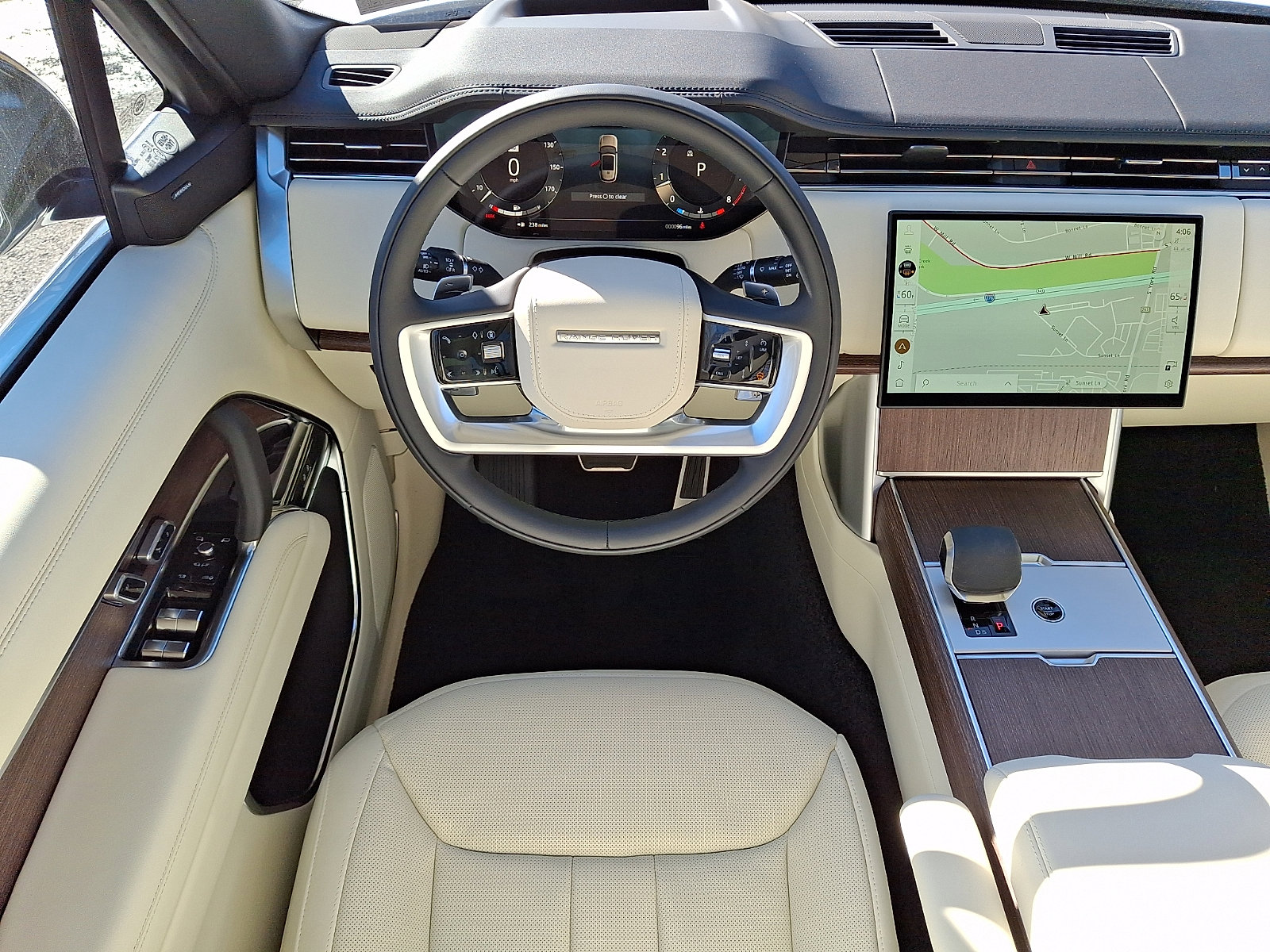 New 2026 Land Rover Range Rover Long Wheelbase SE image 4