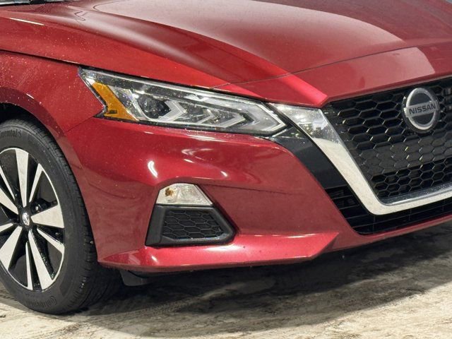 Used 2022 Nissan Altima 2.5 SV w/ SV Premium Package image 3