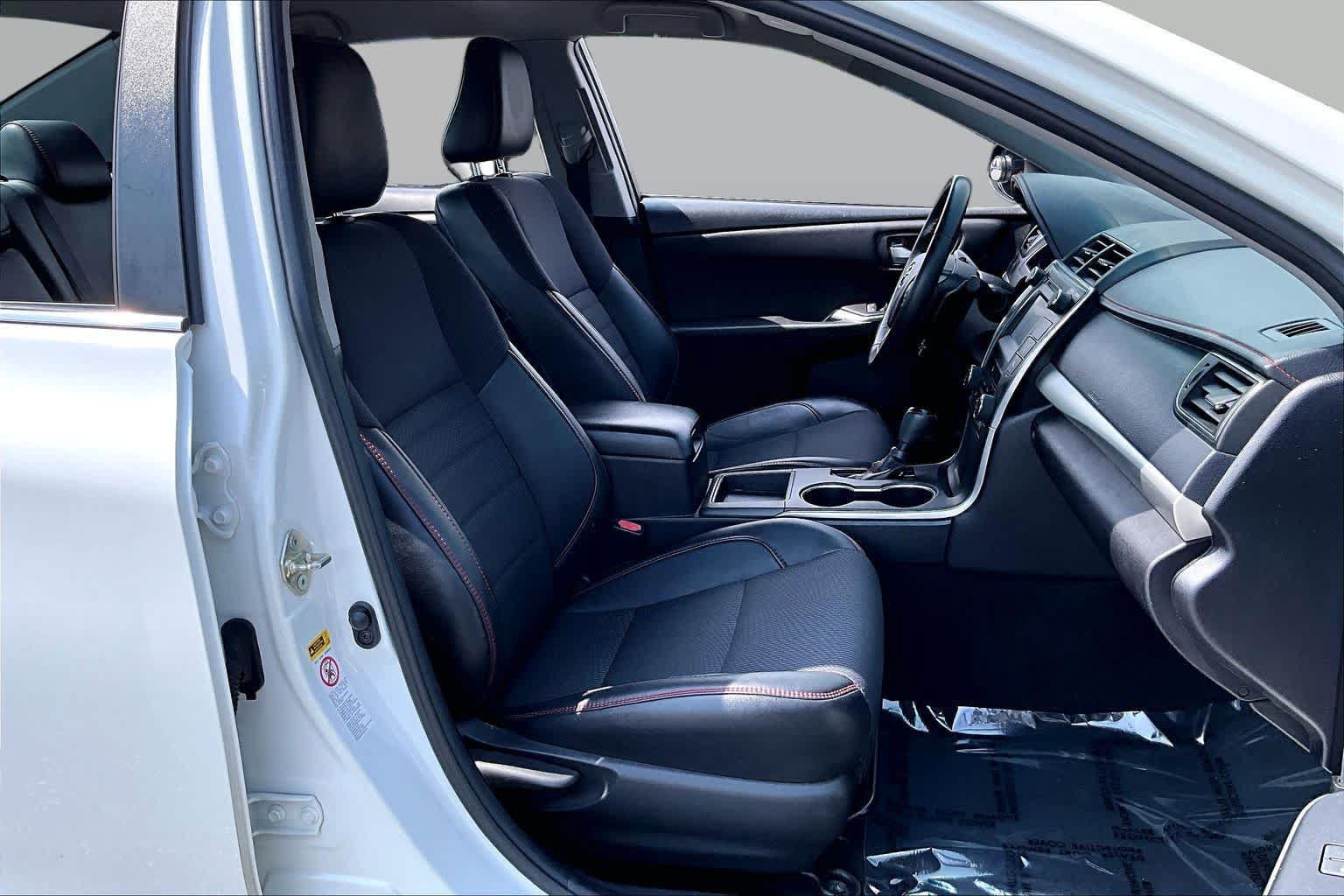 Used 2017 Toyota Camry SE FWD image 9