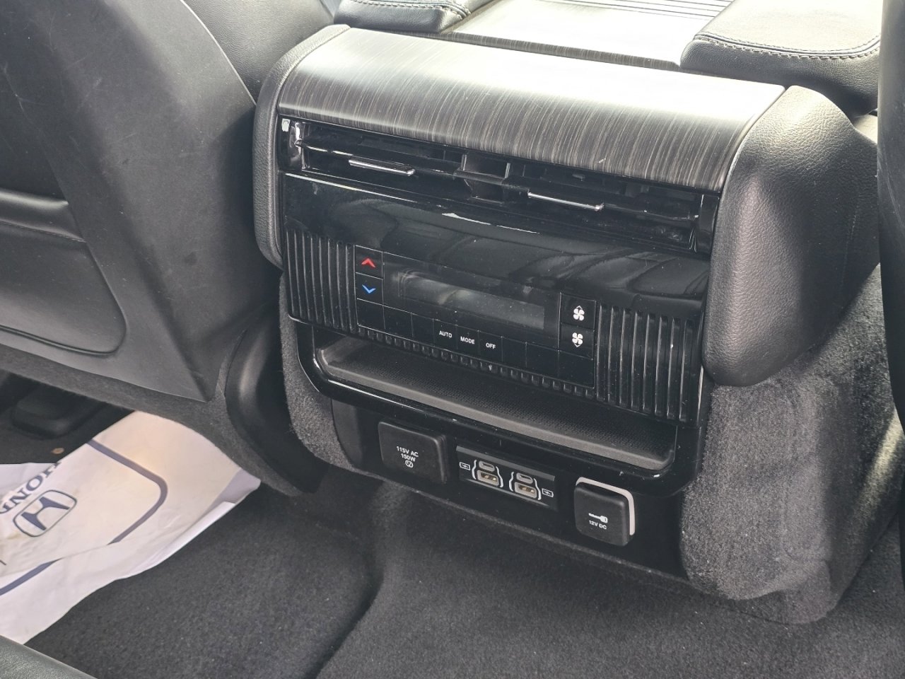 Used 2024 Jeep Wagoneer L Series II w/ Flexible Seating Group image 15