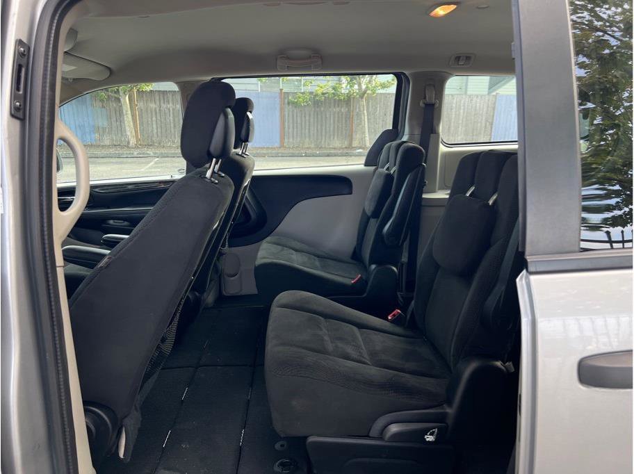 Used 2016 Dodge Grand Caravan American Value Package w/ UConnect Hands-Free Group image 14
