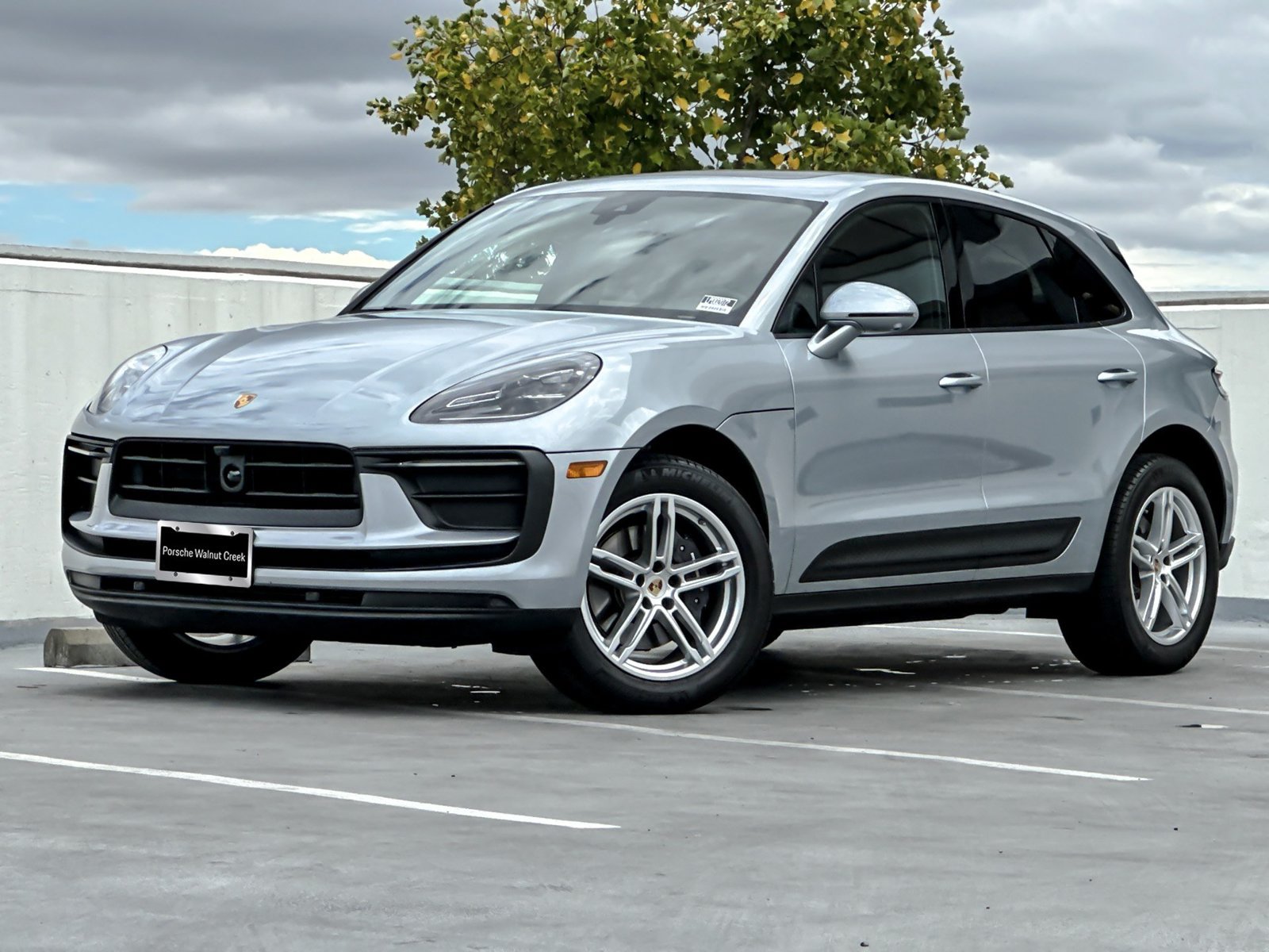 Certified 2026 Porsche Macan AWD/4WD image 2