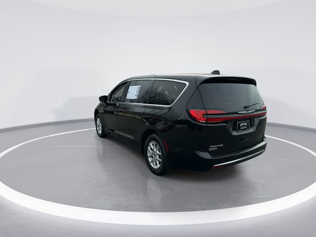 Used 2024 Chrysler Pacifica Touring-L image 6