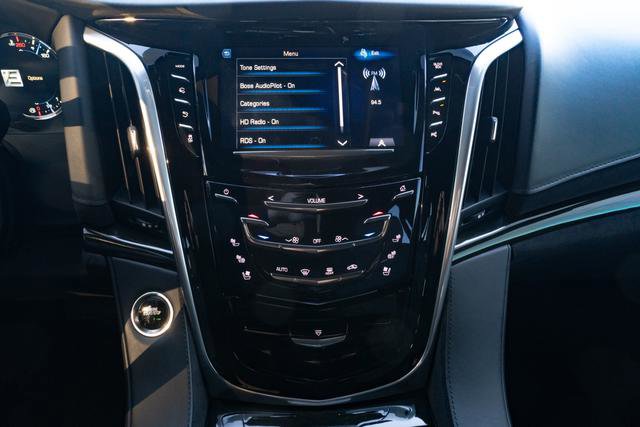 Used 2020 Cadillac Escalade Platinum image 18