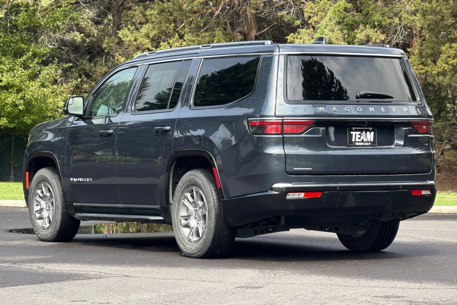 Used 2023 Jeep Wagoneer 4WD image 6