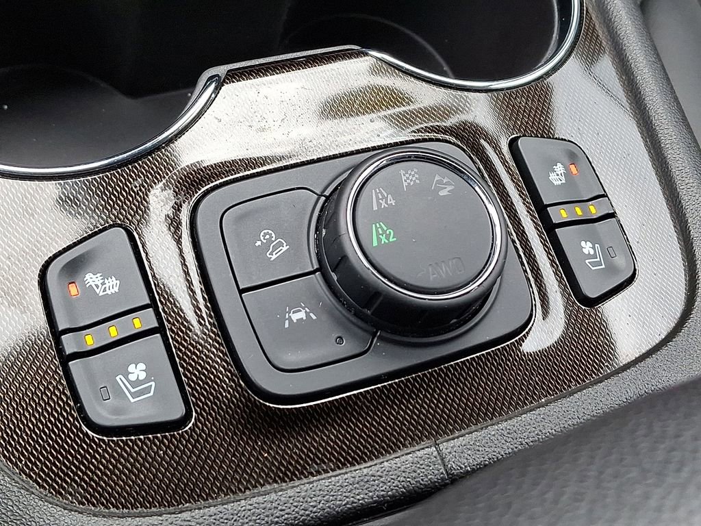 Used 2023 GMC Acadia AT4 w/ Technology Package image 26