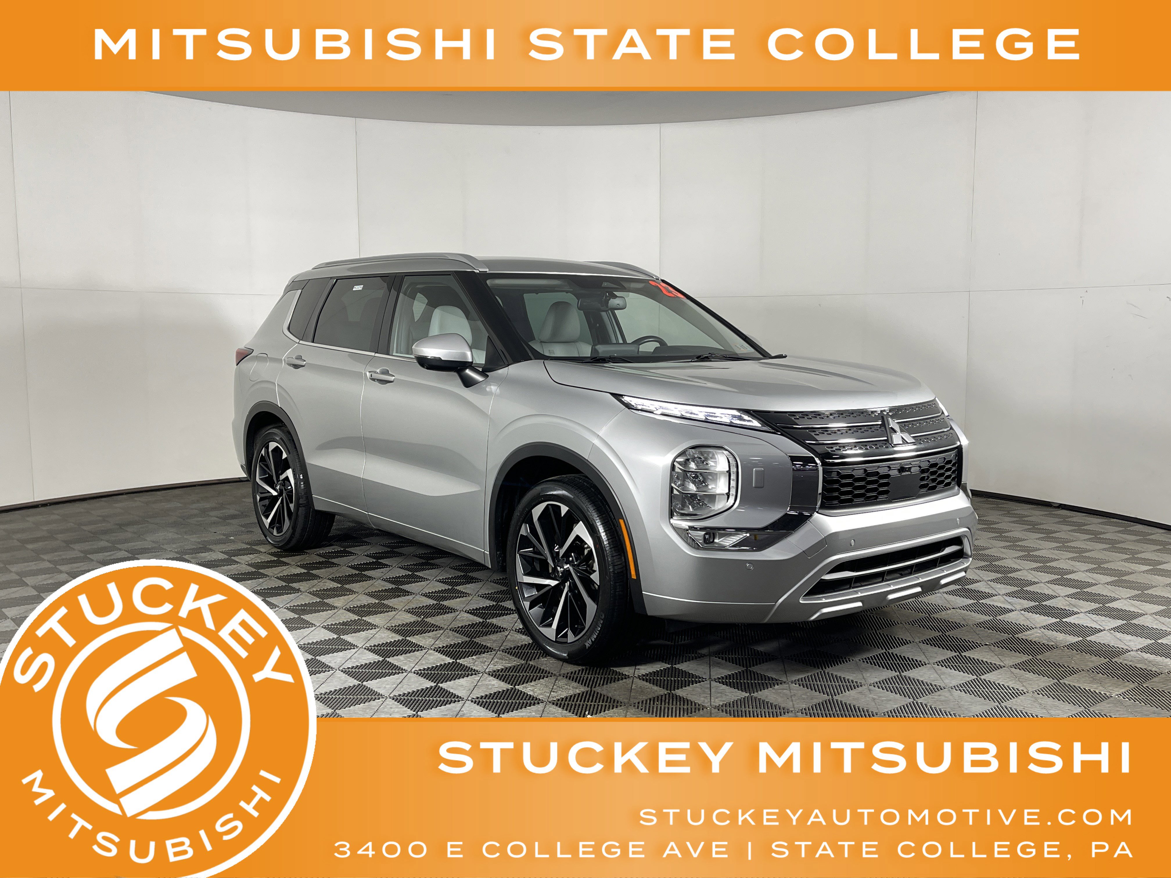 Used 2023 Mitsubishi Outlander SEL image 1