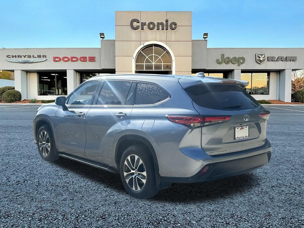 Used 2020 Toyota Highlander XLE AWD/4WD image 5