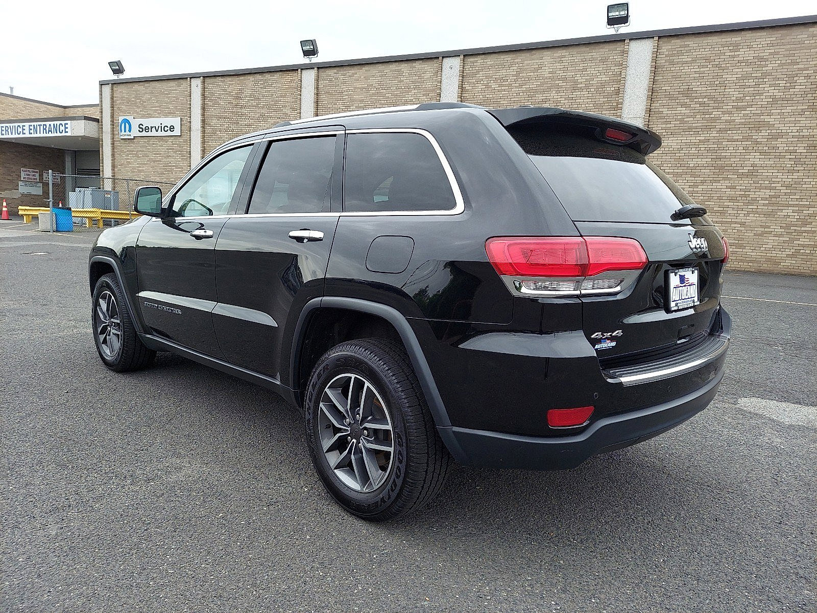 Used 2019 Jeep Grand Cherokee Limited AWD/4WD image 4