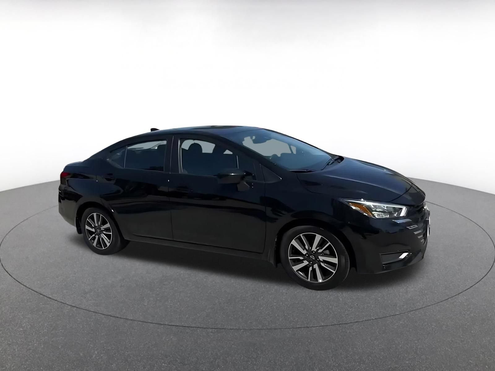 Used 2025 Nissan Versa SV w/ Trunk Package FWD video 2