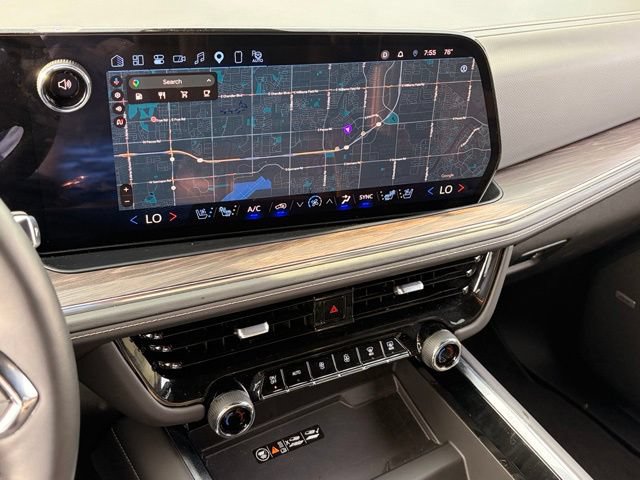 Used 2026 Chevrolet Suburban Premier AWD/4WD image 18