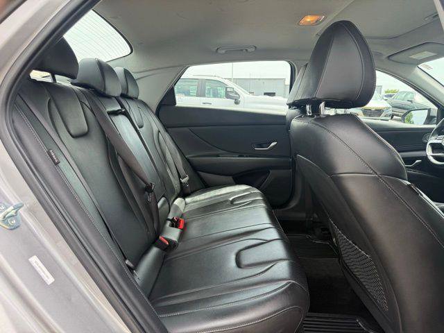 Used 2025 Hyundai Elantra Limited FWD image 4