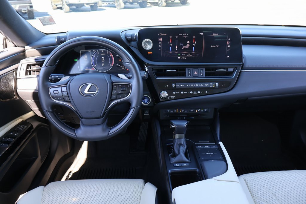 Used 2022 Lexus ES 300h w/ Luxury Package image 15
