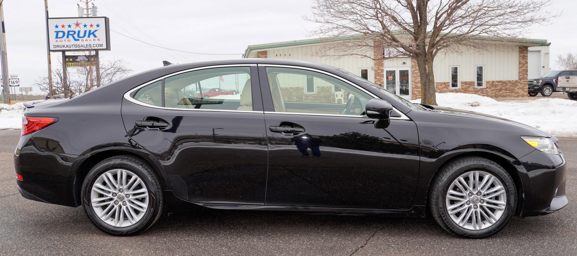 Used 2013 Lexus ES 350 4dr Sdn w/ Luxury Pkg image 2