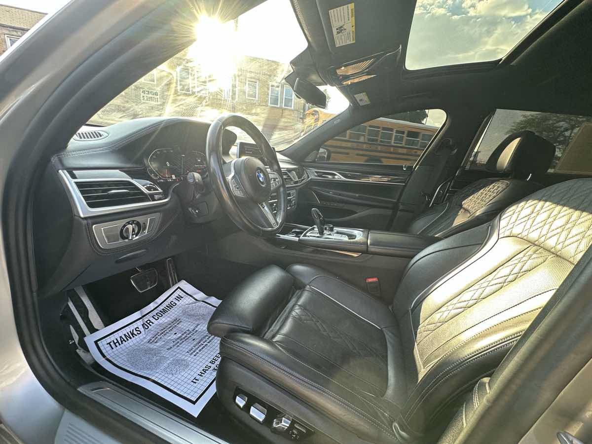 Used 2022 BMW 750i xDrive w/ Luxury Rear Seating Package AWD/4WD image 10