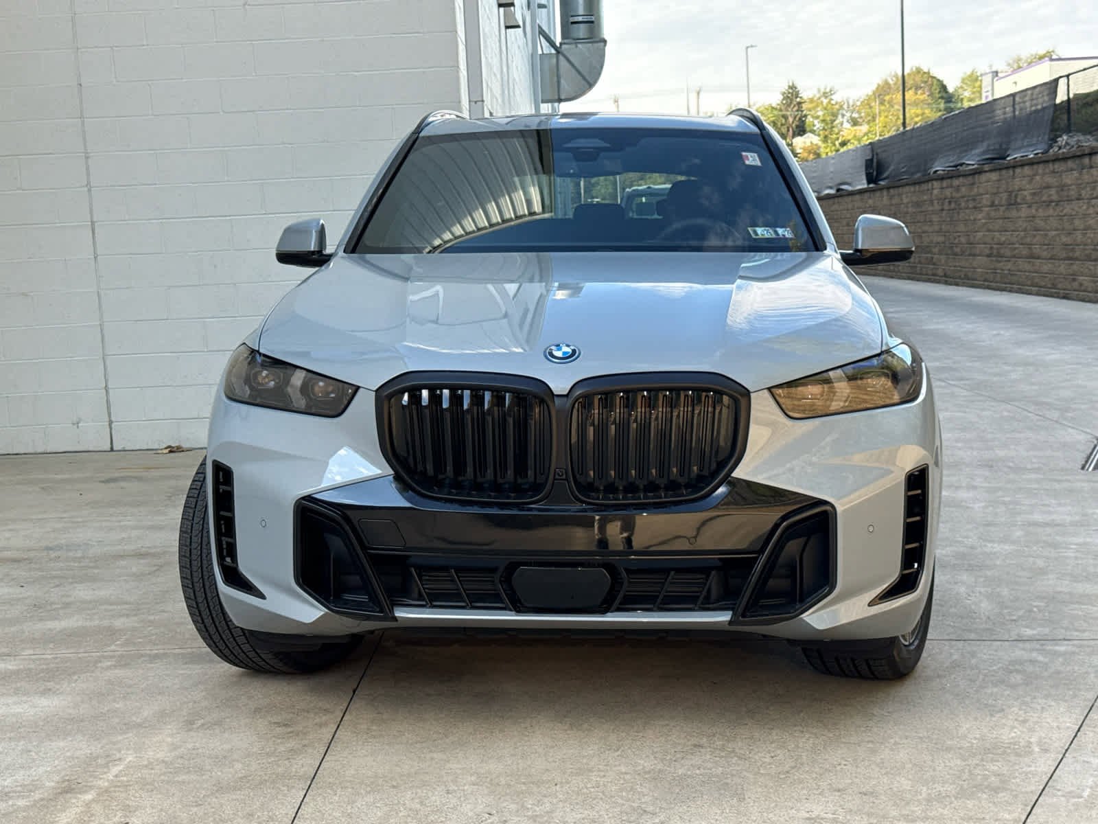 New 2026 BMW X5 xDrive50e w/ M Sport Package image 2