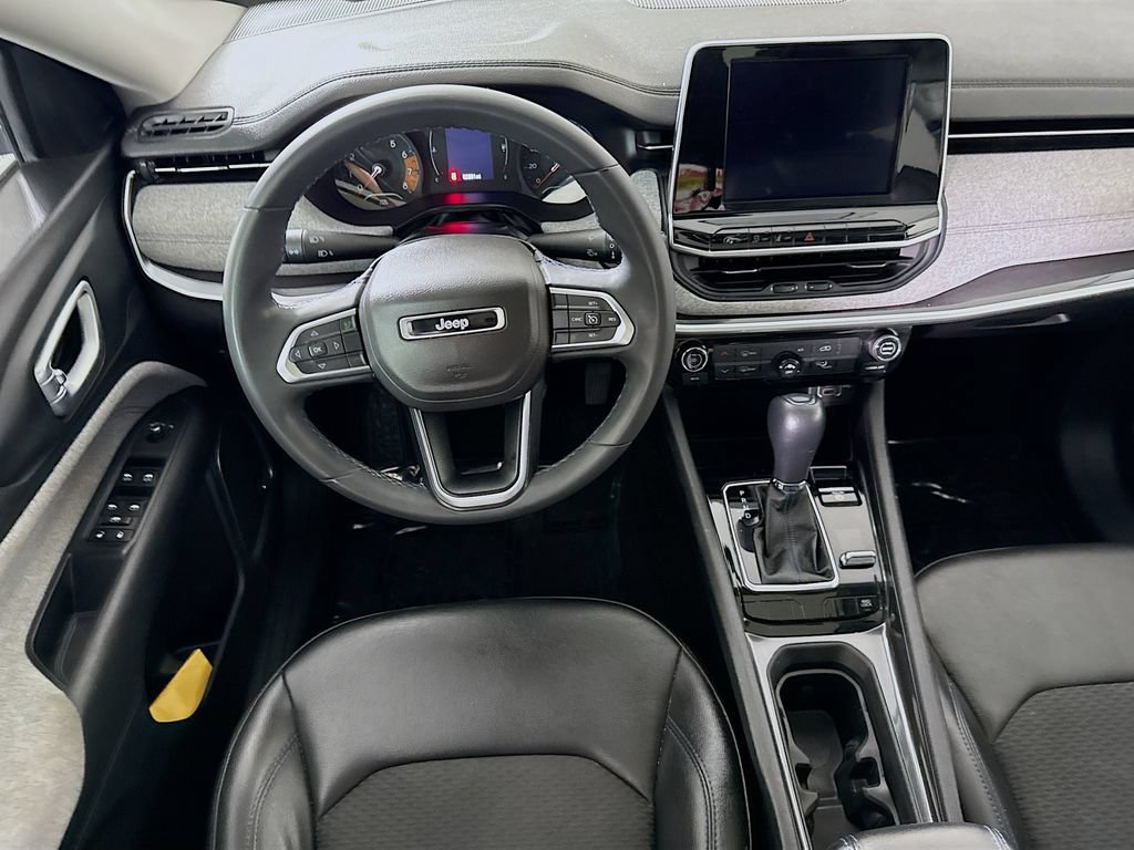 Used 2022 Jeep Compass Latitude w/ Sun and Sound Group AWD/4WD image 4