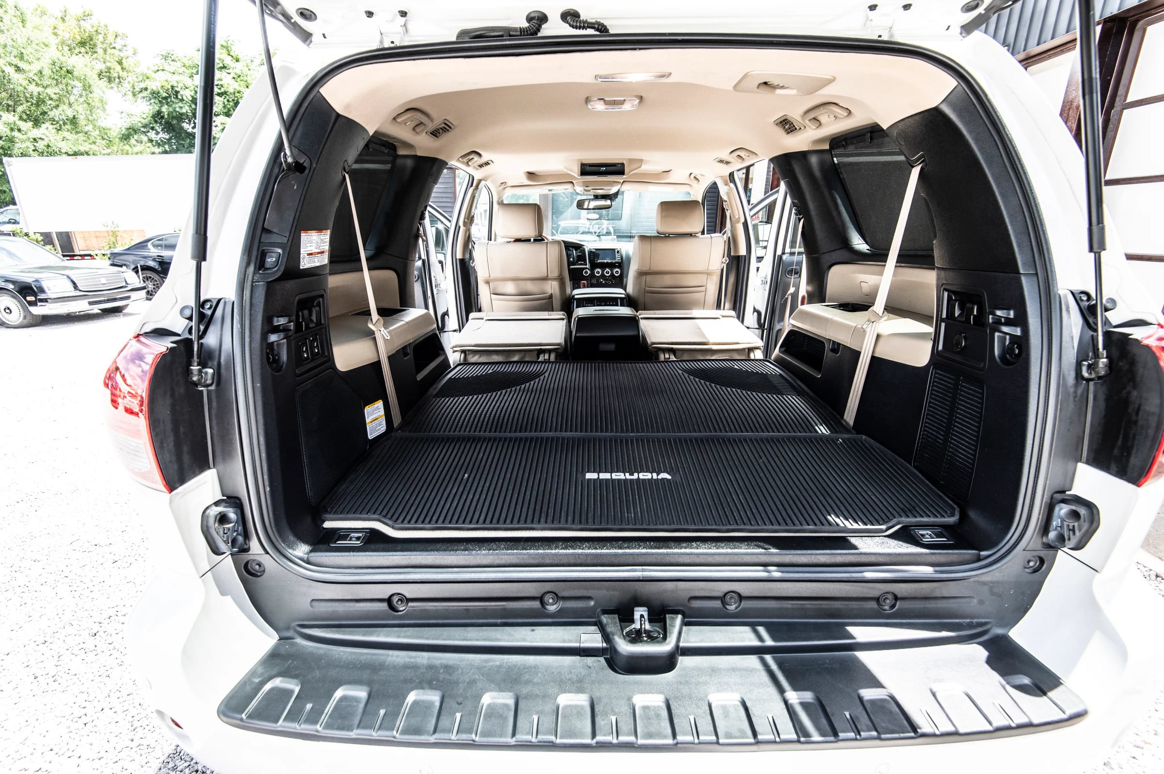 Used 2020 Toyota Sequoia Platinum RWD image 40