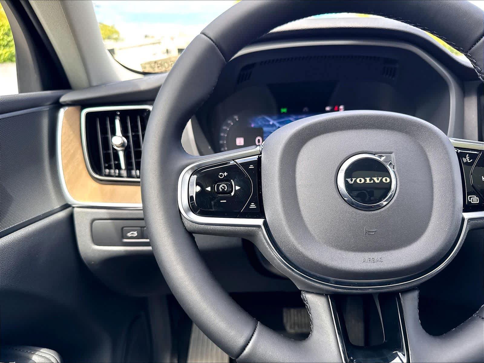 New 2026 Volvo XC60 T8 Plus AWD/4WD image 17