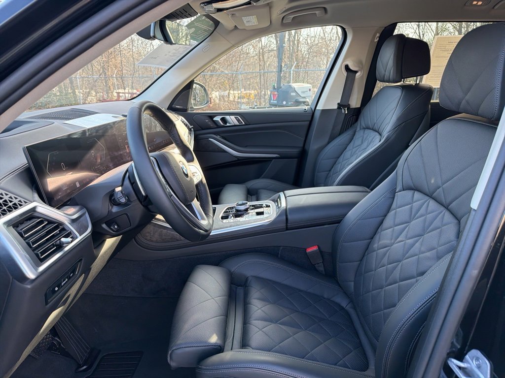 Certified 2024 BMW X7 xDrive40i w/ Premium Package image 10