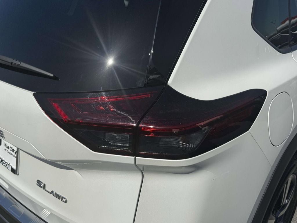 Used 2023 Nissan Rogue SL AWD/4WD image 10