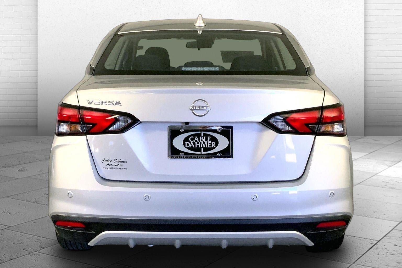 Used 2025 Nissan Versa SV FWD image 3