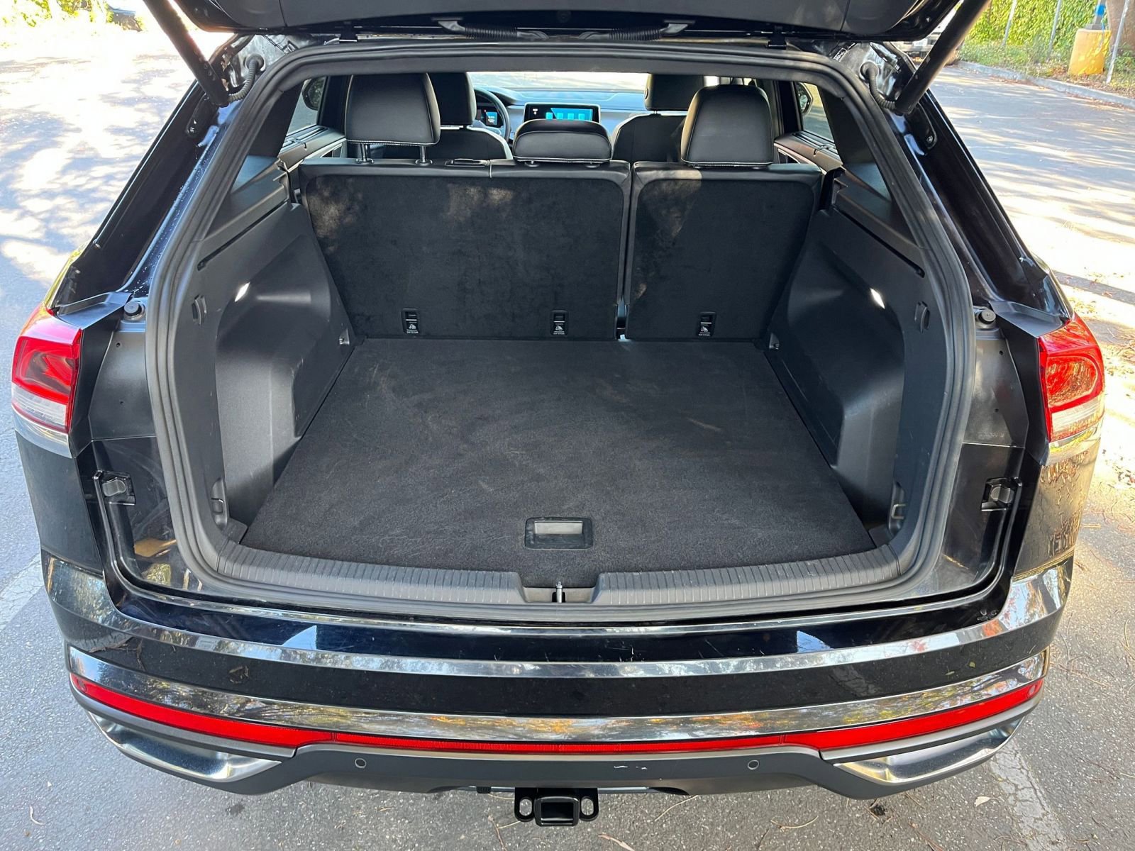 Used 2025 Volkswagen Atlas Cross Sport SE image 32