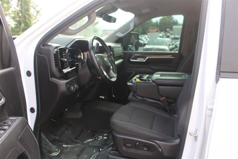 Used 2025 Chevrolet Silverado 2500 LT w/ Convenience Package AWD/4WD image 9