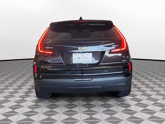 Certified 2024 Cadillac XT4 Luxury w/ Cold Weather Package FWD image 5
