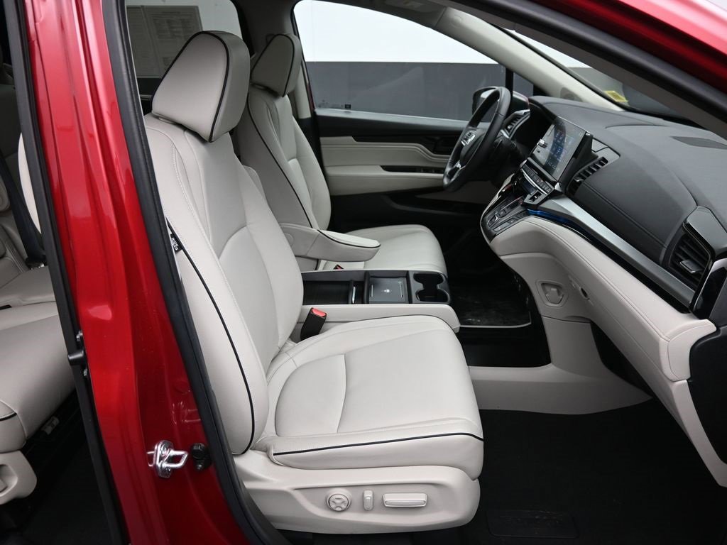 Certified 2025 Honda Odyssey Touring image 28