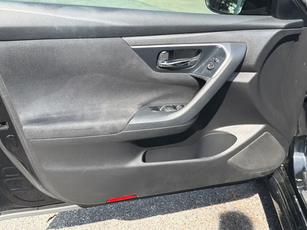 Used 2014 Nissan Altima 2.5 S w/ Display Audio Package FWD image 11