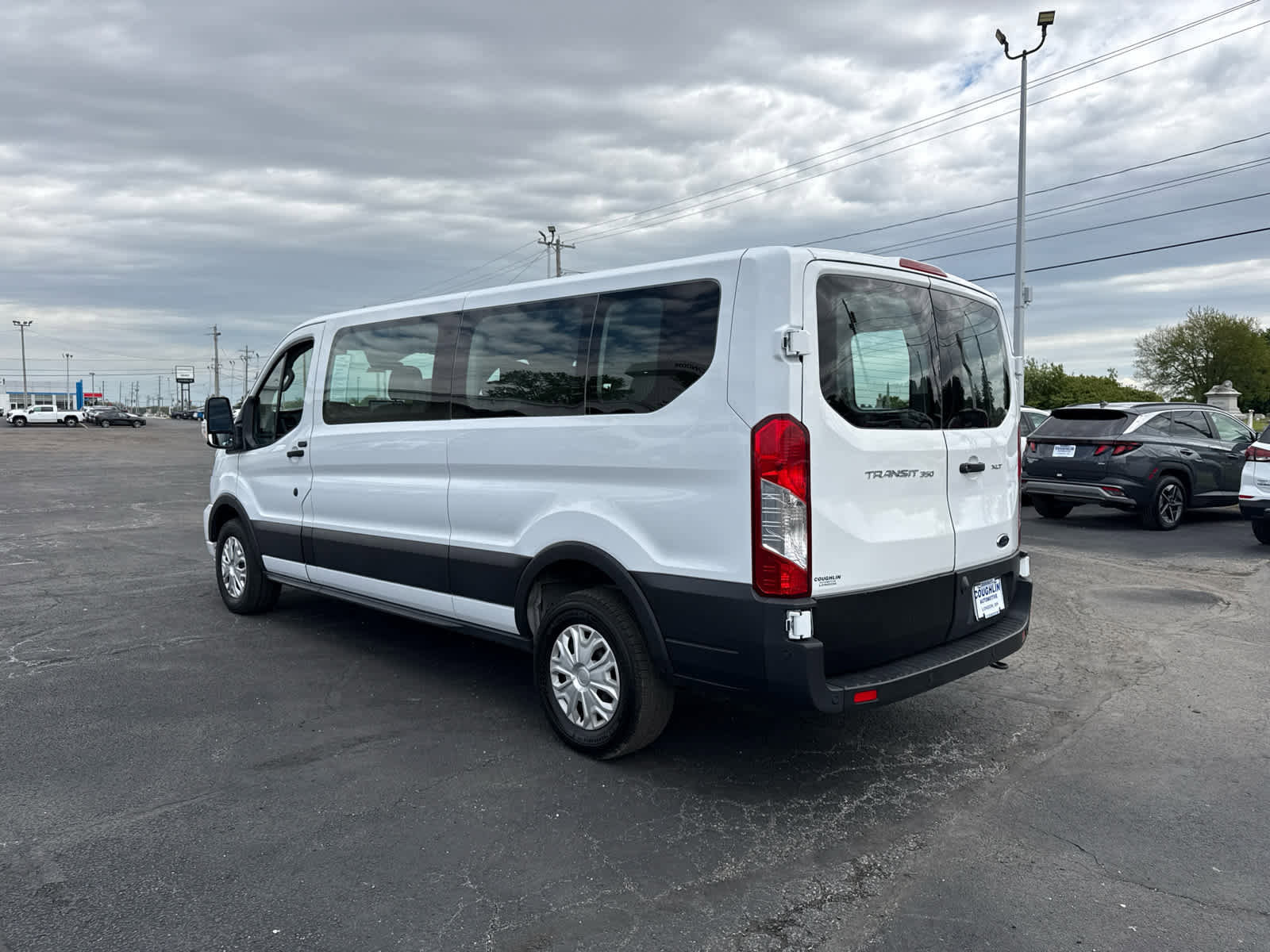 Used 2023 Ford Transit 350 XLT RWD image 3